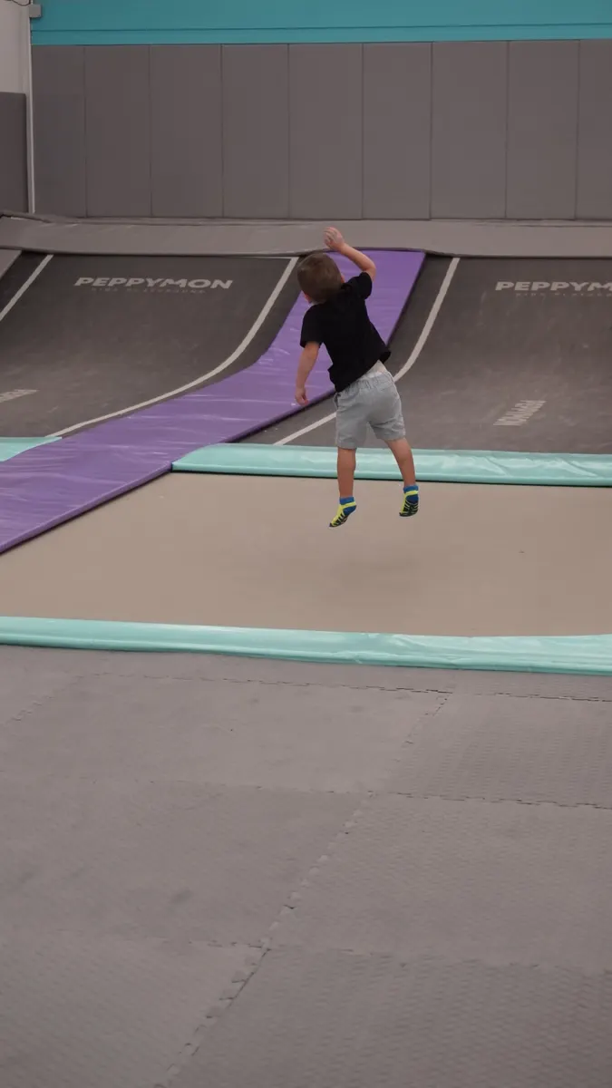 Trampolín en Peppymon Querétaro